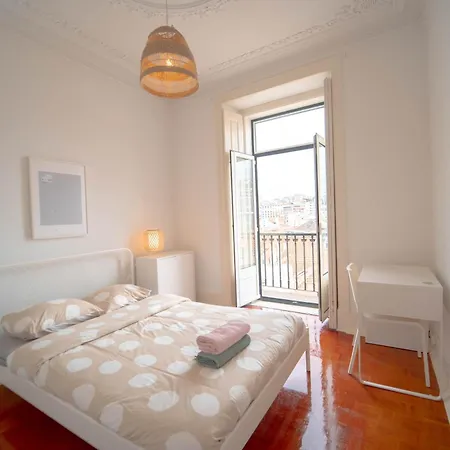 Homestay On Calcada Do Combro, Location Lisbon