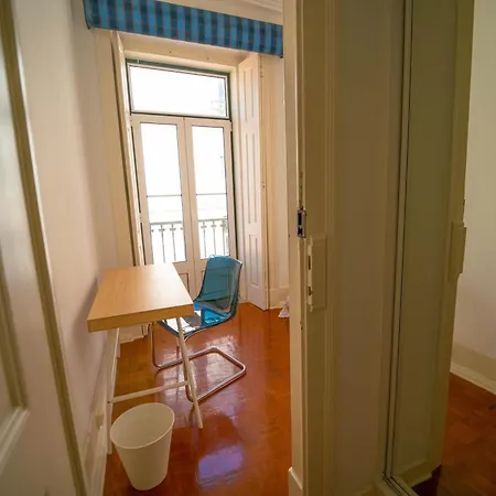 Privatunterkunft On Calcada Do Combro, Location